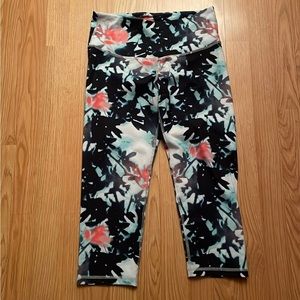 Old Navy mostly blue, patterned leggings: size L